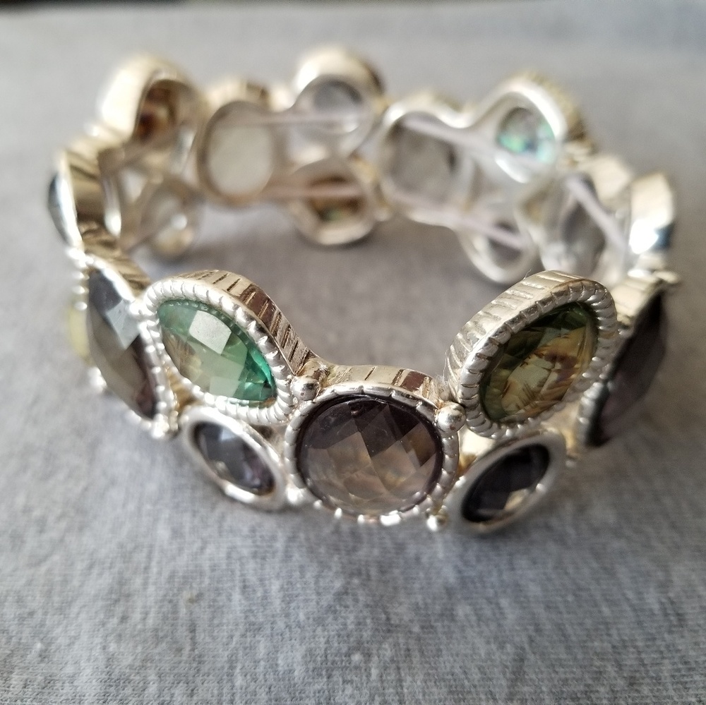 🧚‍♂️Multi colored stretch bracelet🧚‍♀️